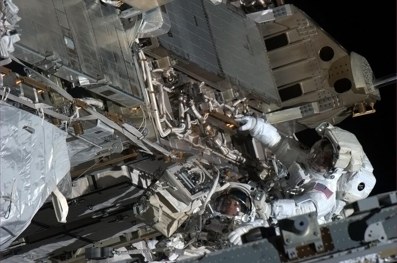 Illustration for article titled The Photos From Today's Emergency Spacewalk Are Totally Awe-Inspiring